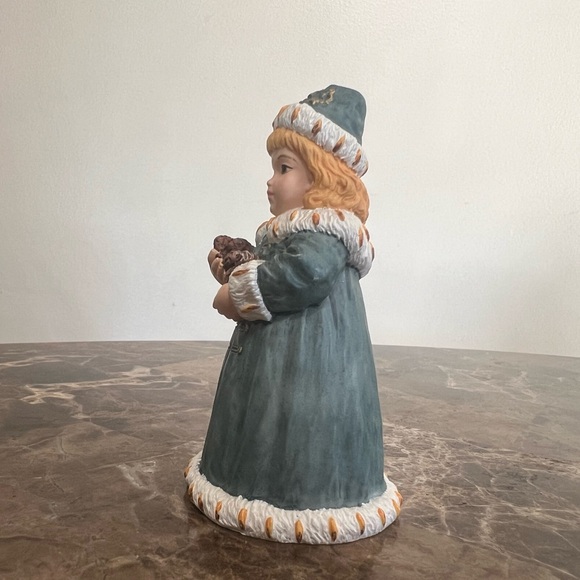Maud Humphrey Bogart Winter Days Figurine - Picture 4 of 10
